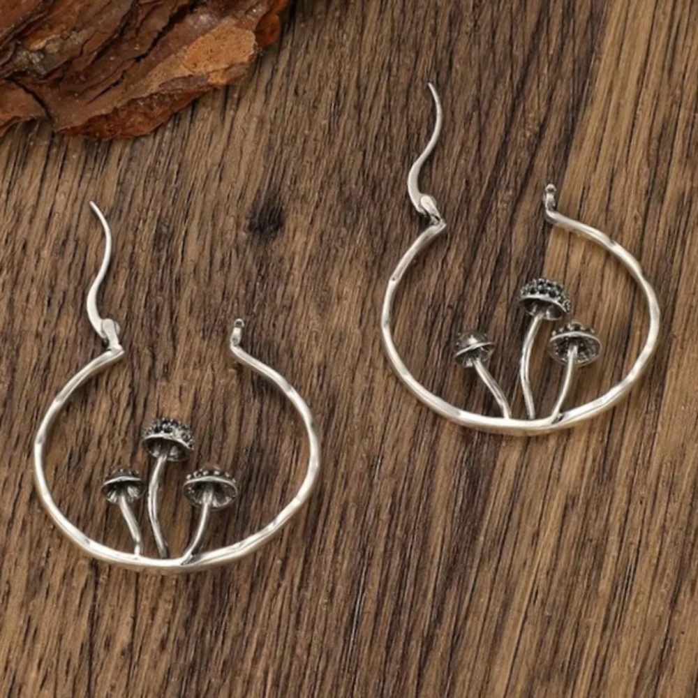✨Free People Amanita Mushroom Earrings - Picture 3 of 7